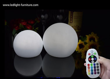 China De niet Giftige Veiligheids LEIDENE Bal steekt PE de Materiële 15cm Lamp van de Maanbal voor Kinderdagverblijf aan leverancier